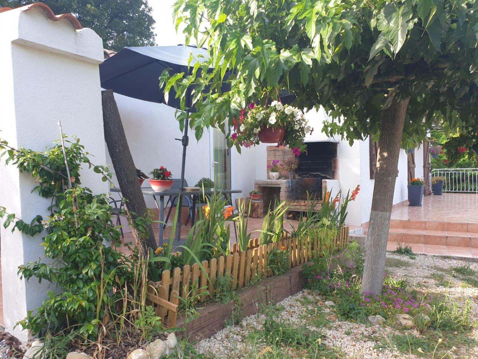 Saint-Martin-de-Brômes Sous Les Chenes酒店 外观 照片